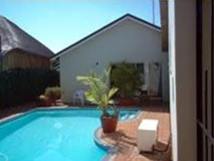 Bezuidenhout Guest House Malalane Exterior foto